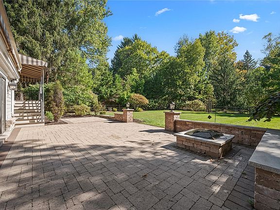 3rd image of 411 Woodland Rd