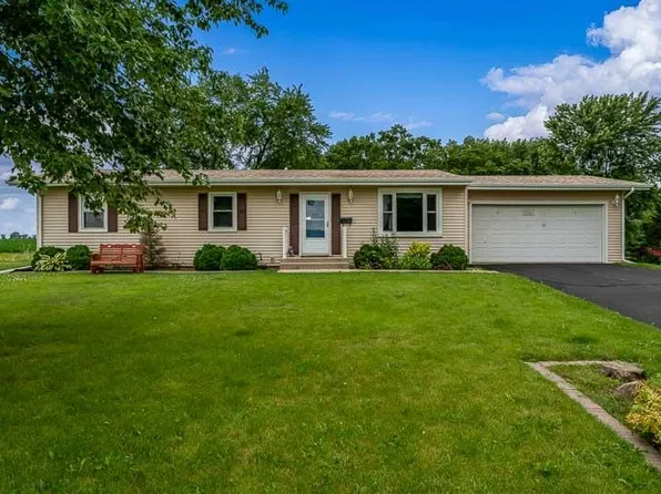 413 Woodrow St, Winnebago, IL 61088