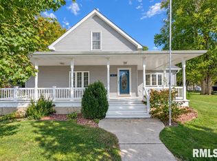 812 S Locust St, Delavan, IL 61734