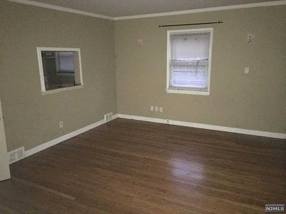 5th image of 671-673 Irvington Ave