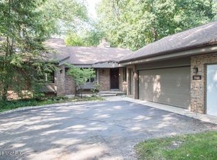 7640 E Saint Andrews Cir, Portage, MI 49024