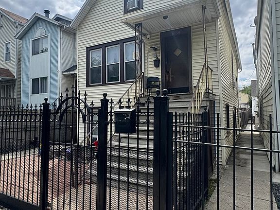 5th image of 1638 N Campbell Ave