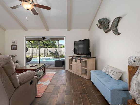 3rd image of 6552 Waterford Cir