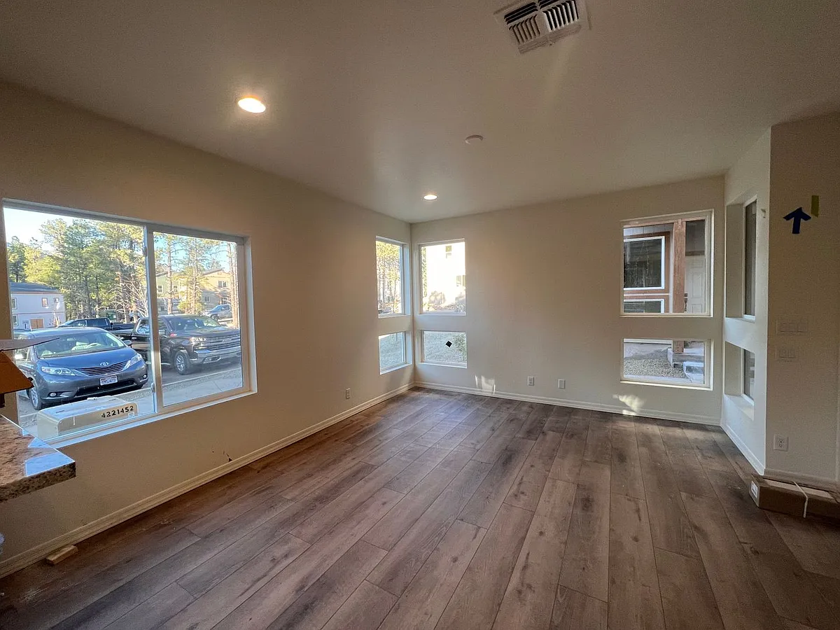 Building Photo - 3001 E Butler Ave #24