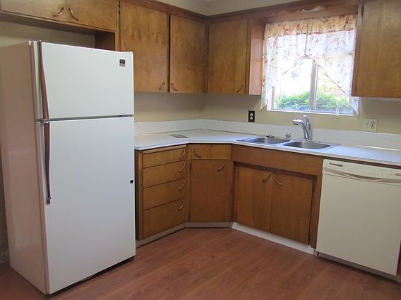 3rd image of 409 Viking St SE