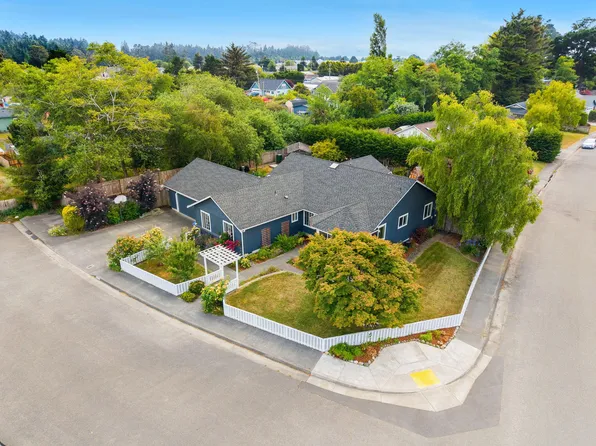 1890 Heartwood Dr, McKinleyville, CA 95519