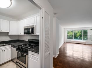 2055 1/2 Center Ave #2D, Fort Lee, NJ 07024