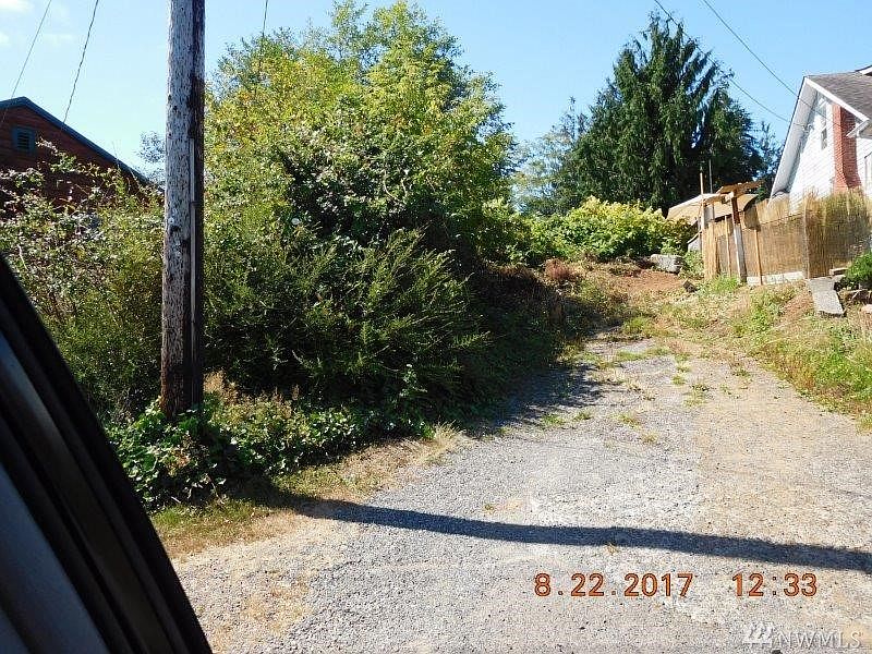 2nd image of 1865 N East St