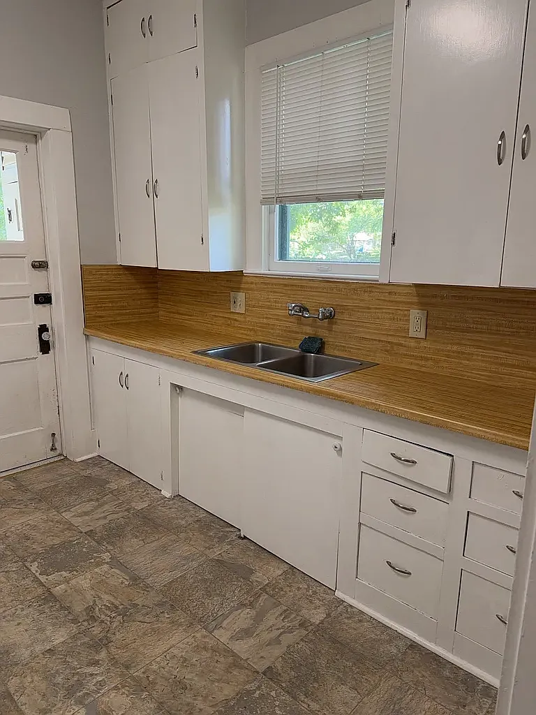 3 bed, 1210 sqft, $1,600 — Photo 4