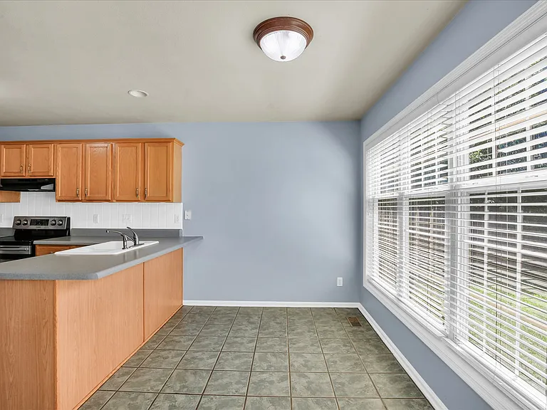 709 Indigo — Photo 12