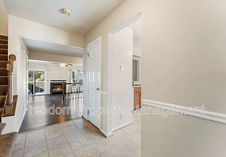 726 Pine Tree Ct — Photo 3