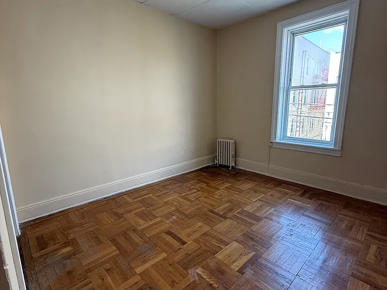 1823 70th St #2R — Photo 3
