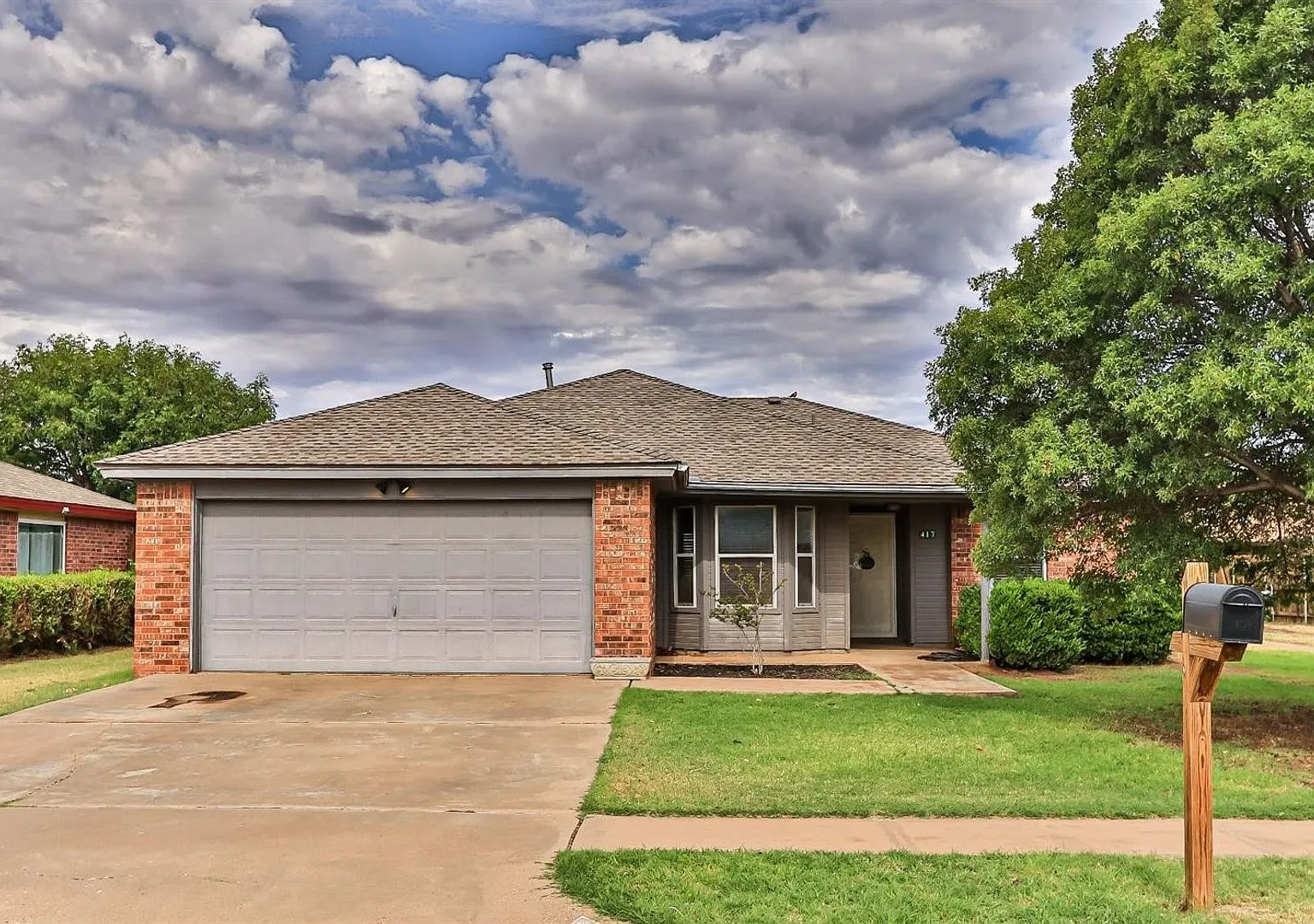 Adorable 3 Bedroom/ 2 Bath - Available November!! — Photo 1
