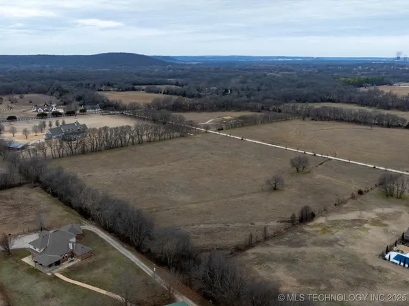 W 2262nd Dr, Bartlesville, OK 74006