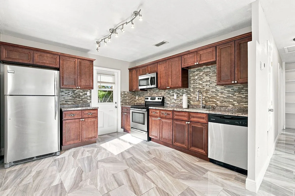 2 bed, 1.0 bath, 952 sqft, $2,000 — Photo 4