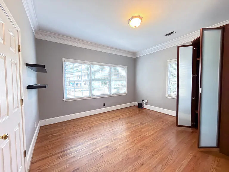 1045 Boulevard Dr SE — Photo 10