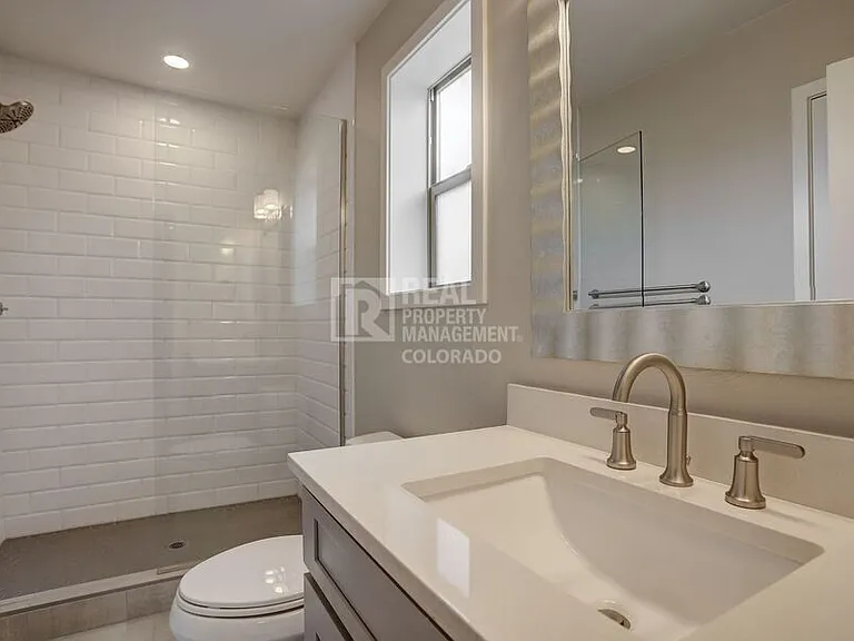 1227 N Perry St — Photo 24
