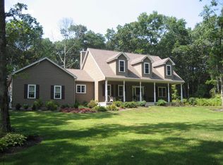 27 Preservation Dr, Saunderstown, RI 02874