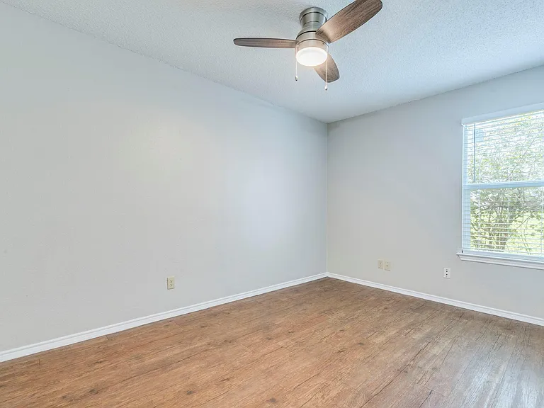 1110 Hyridge St — Photo 11