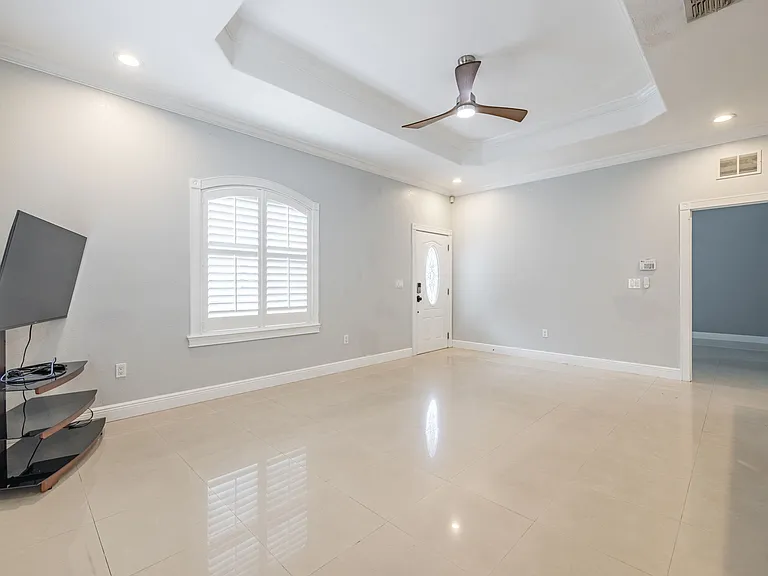 2323 W Cherry St — Photo 6