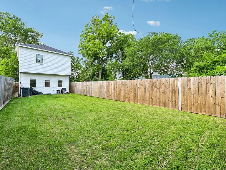 210 Garrotsville St — Photo 34