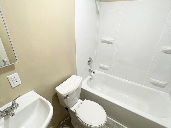2nd image of 2310 N Lesley Ave