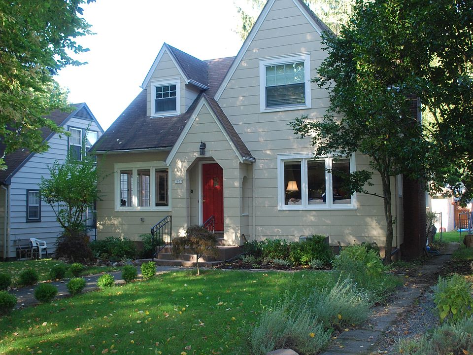 2nd image of 1637 SE Elliott Ave