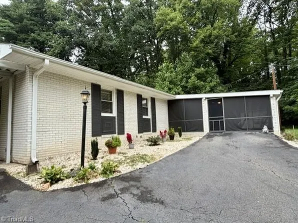 125 Florida Ave, Mount Airy, NC 27030