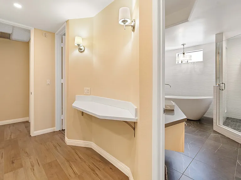 5340 Yarmouth Ave #108 — Photo 20