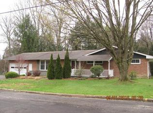 33 Newberry Dr, Endicott, NY 13760