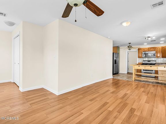 4th image of 140 7th Street