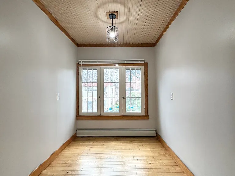Emerson Manor Flats — Photo 18