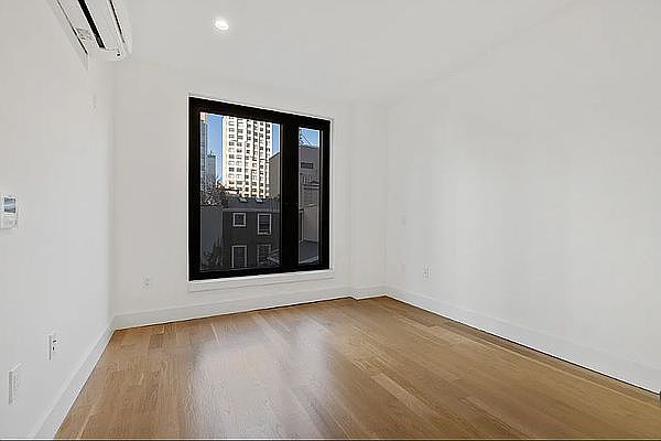 1st image of 260 Gold St #516
