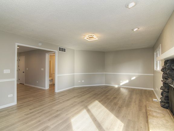 3rd image of 809 Brentwood Dr