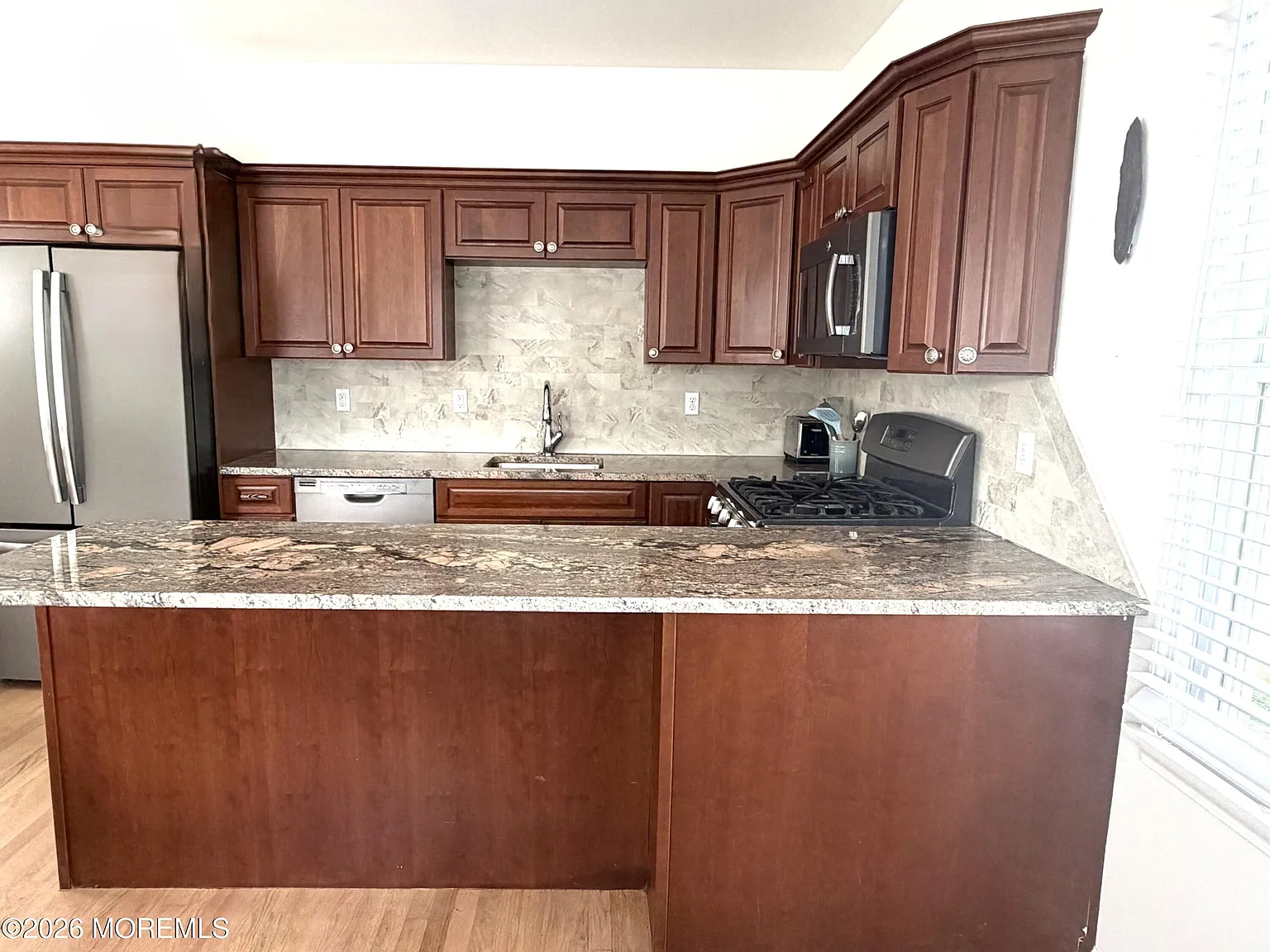 2 bed, 1.0 bath, 937 sqft, $3,400 — Photo 3