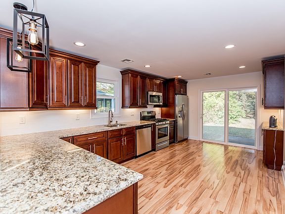 2nd image of 2205 Mount Carmel Blvd