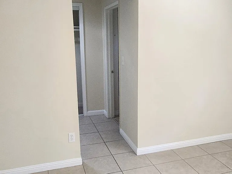 4060 Watkins Dr #5 — Photo 2