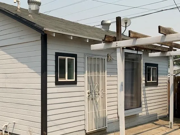 704 Kern St #A, Taft, CA 93268