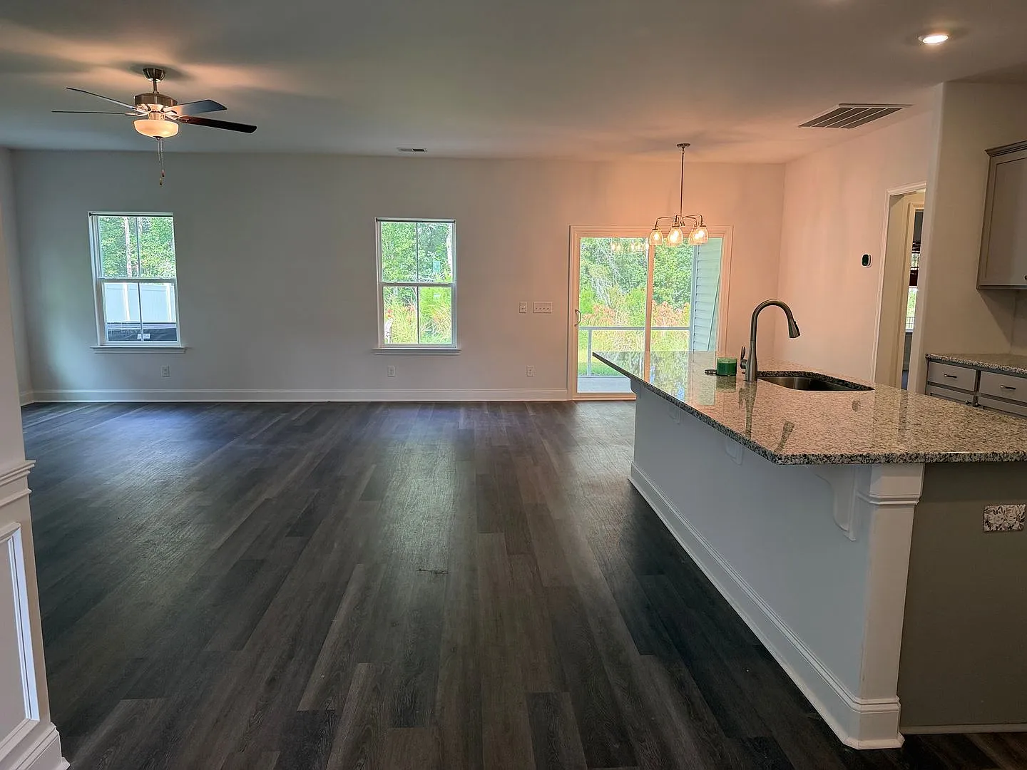 Beautiful One-Level Home in Hearthstone Lakes — Photo 4
