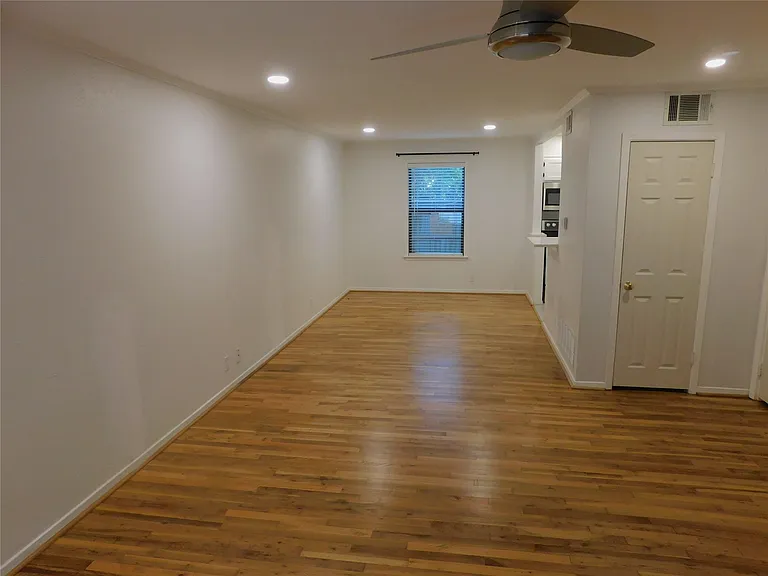 4906 N Hall St — Photo 6