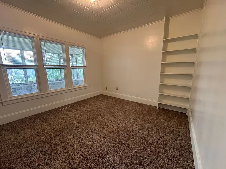 661 Orange Ave E. — Photo 8