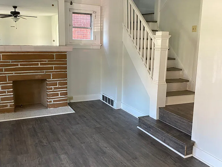 216 Catskill Ave — Photo 2