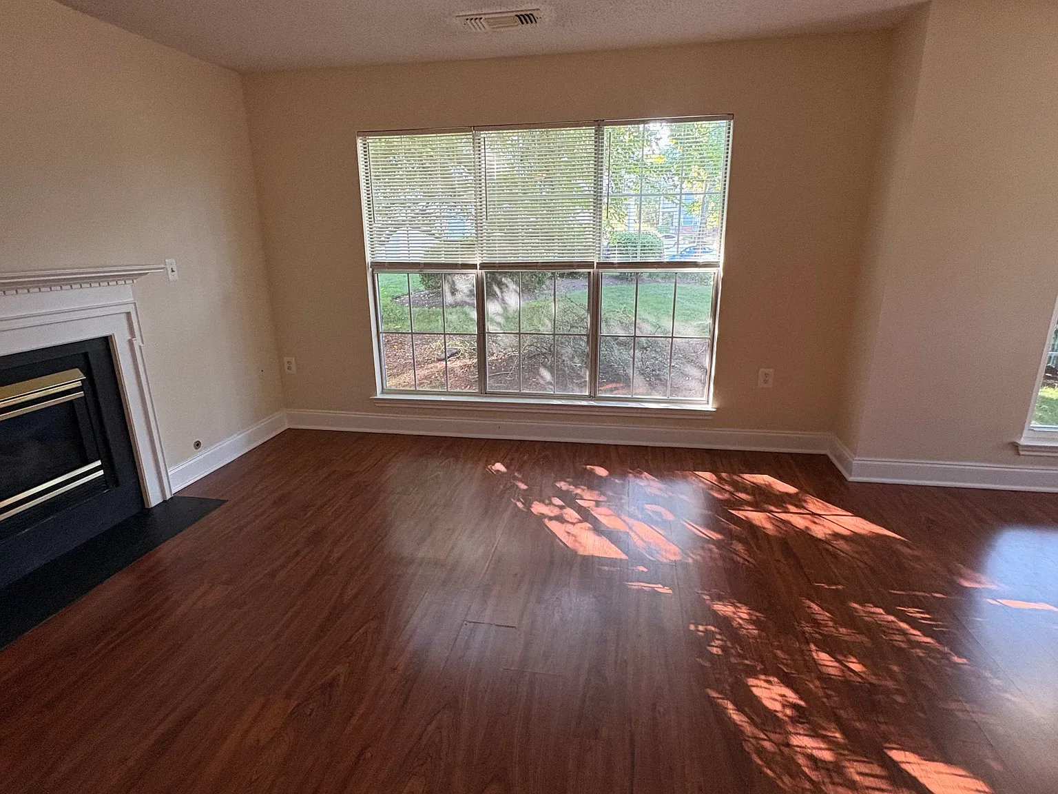 2 bed, 1019 sqft, $2,500 — Photo 2