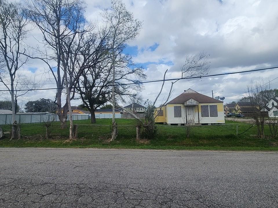 1st image of 5802 Brookfield Dr
