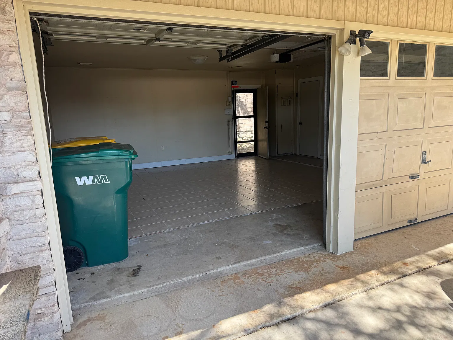 4 bed, 1844 sqft, $2,295 — Photo 4