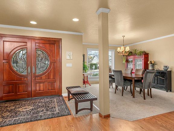 4th image of 404 Silver Creek Dr