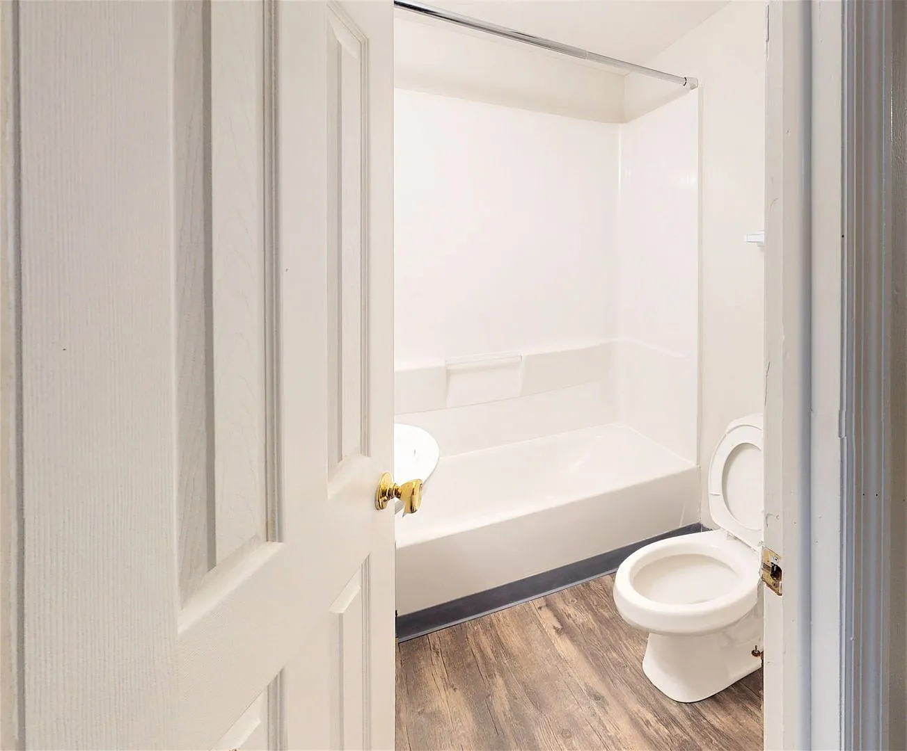 6 bed, 3.0 bath, $5,295 — Photo 3