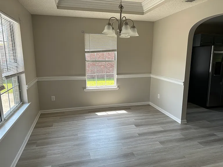 917 Summer Dr — Photo 2