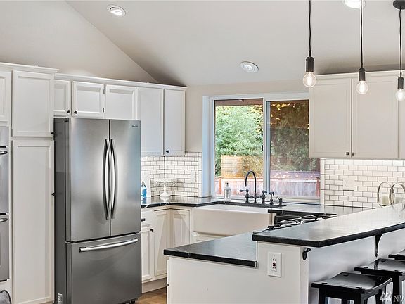 4th image of 5317 81st Ave NW