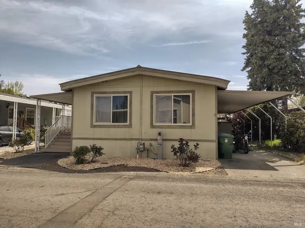 218 Champagne Circle W, Calistoga, CA 94515